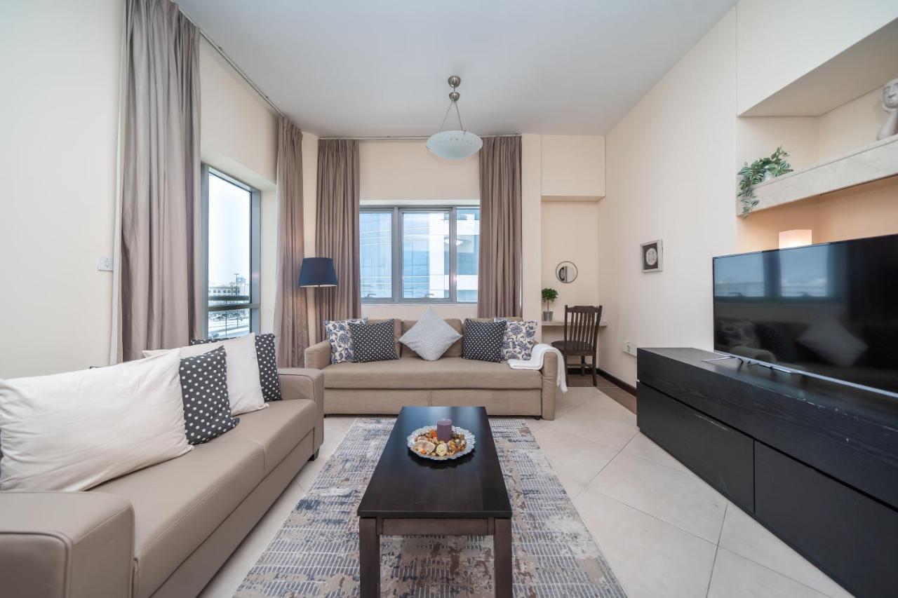 Appartamento Higuests - Deiras Lucky Find, 5-Min To The Airport Dubai Esterno foto